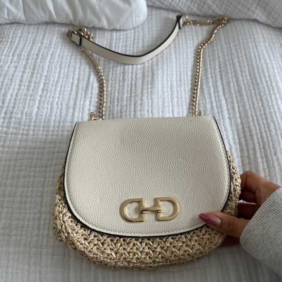 H&M Handbags - H&M Beige/White Woven Shoulder Bag Chain Strap Magnetic Flap Gold Hardware